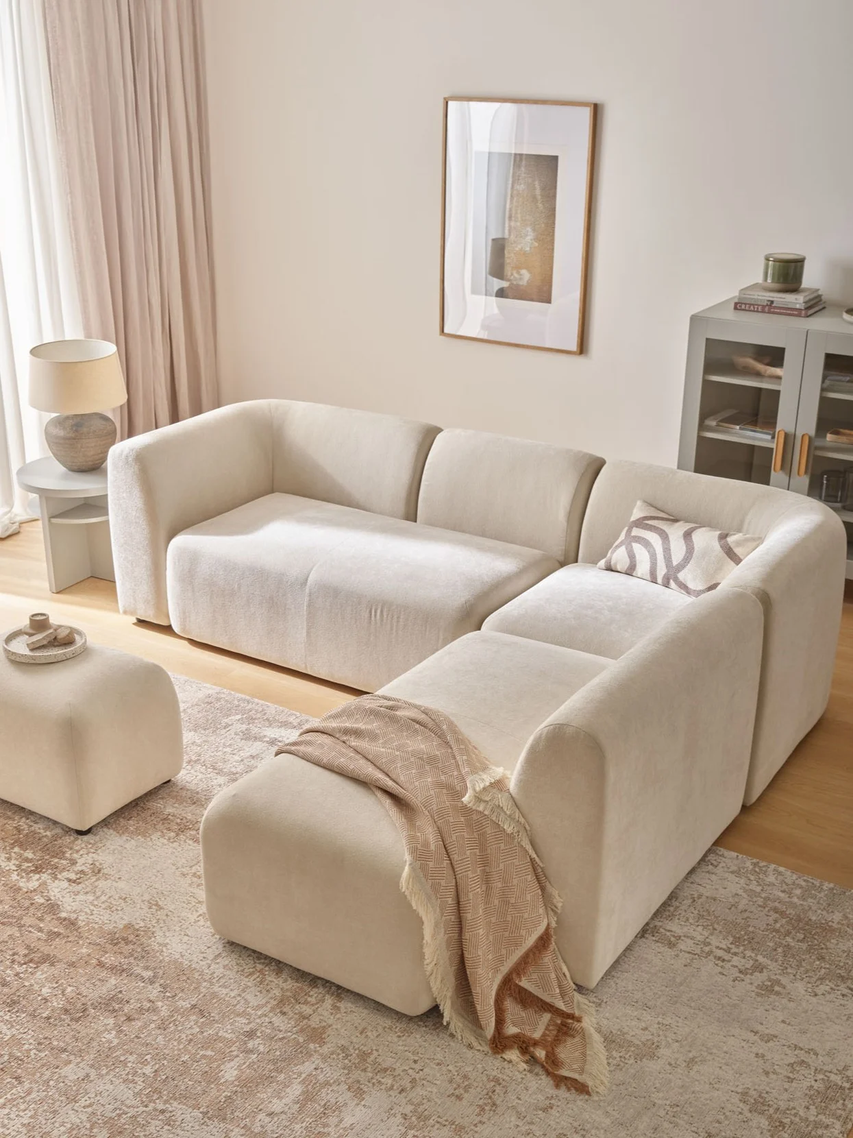 Sofa Nui w miękkiej tkaninie szenilowej